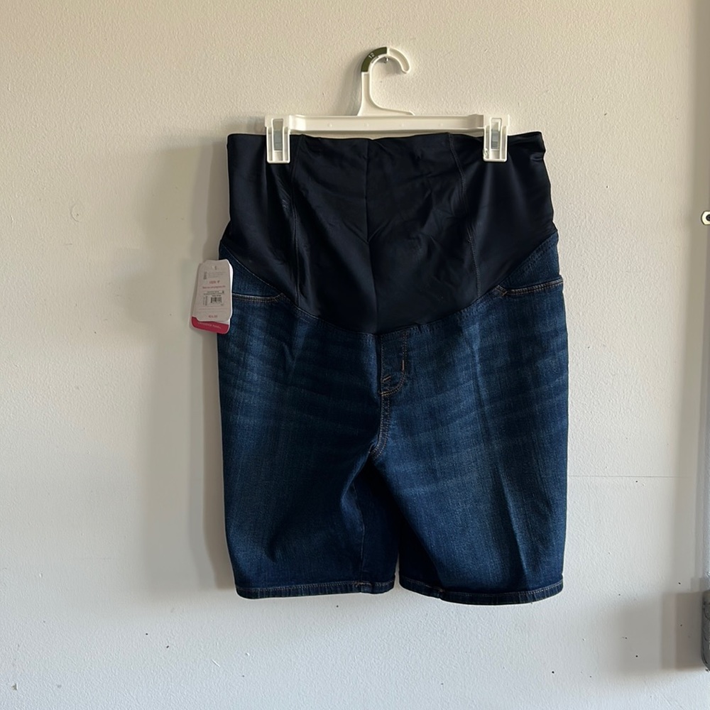 Isabel maternity shorts